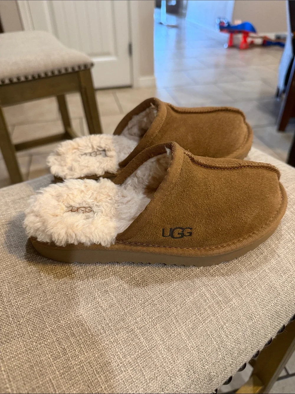 UGG Kids Chestnut Brown Shearling-Lined Slip-On Clogs
